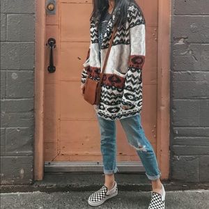 JOES RIPPED MOM JEANS